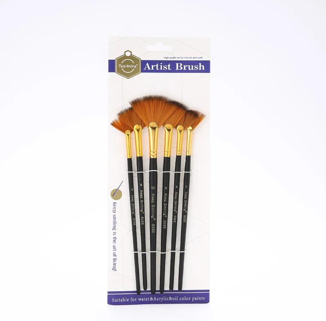 IMPORTED KEEP SMILING ARTIST FAN BRUSH